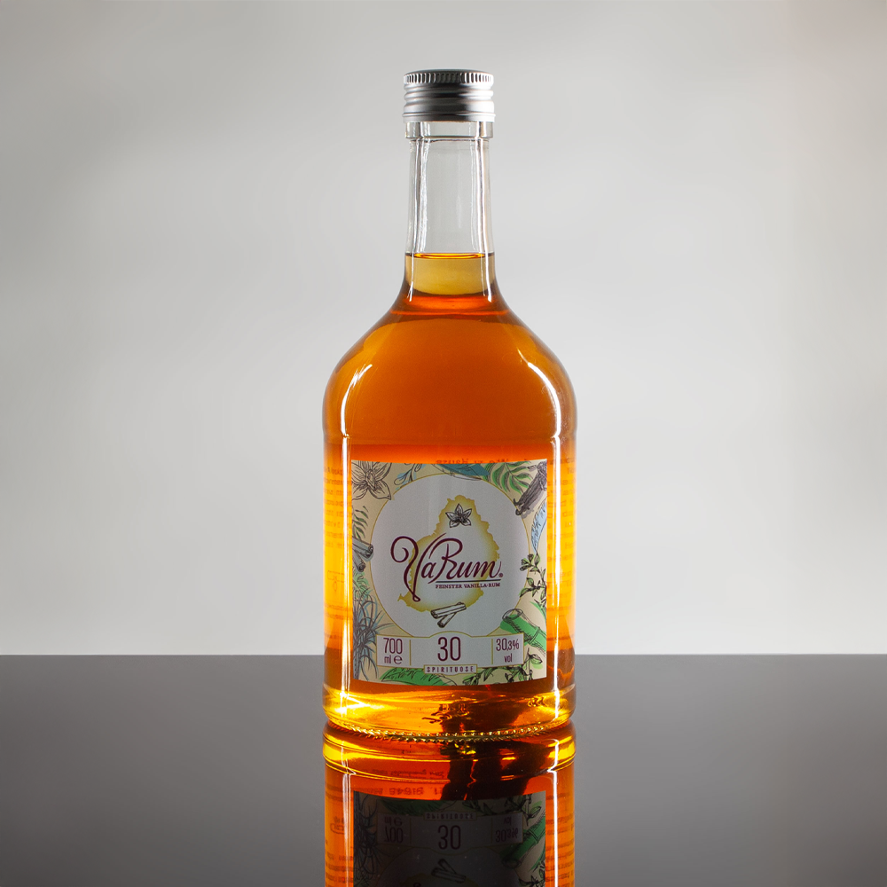 VaRum 30 | Feinster Vanilla-Rum 700 ml Studiofotografie einer Flasche VaRum 30