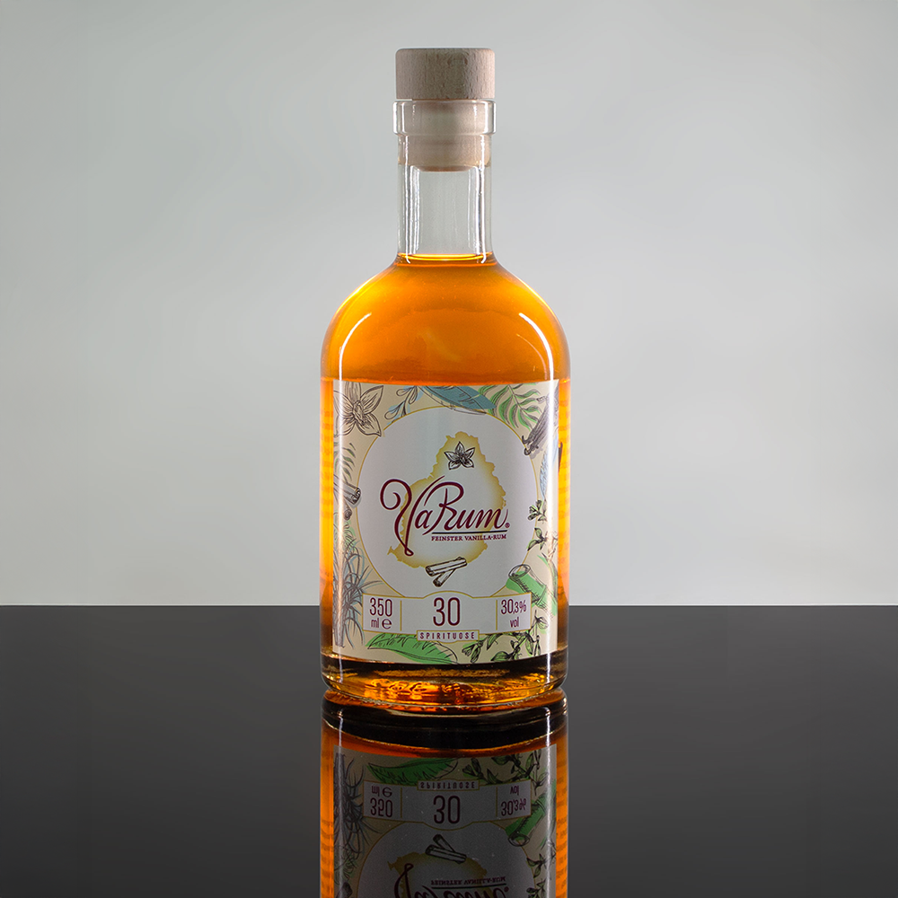 VaRum 30 | Feinster Vanilla-Rum 350 ml Studiofotografie einer Flasche VaRum 30